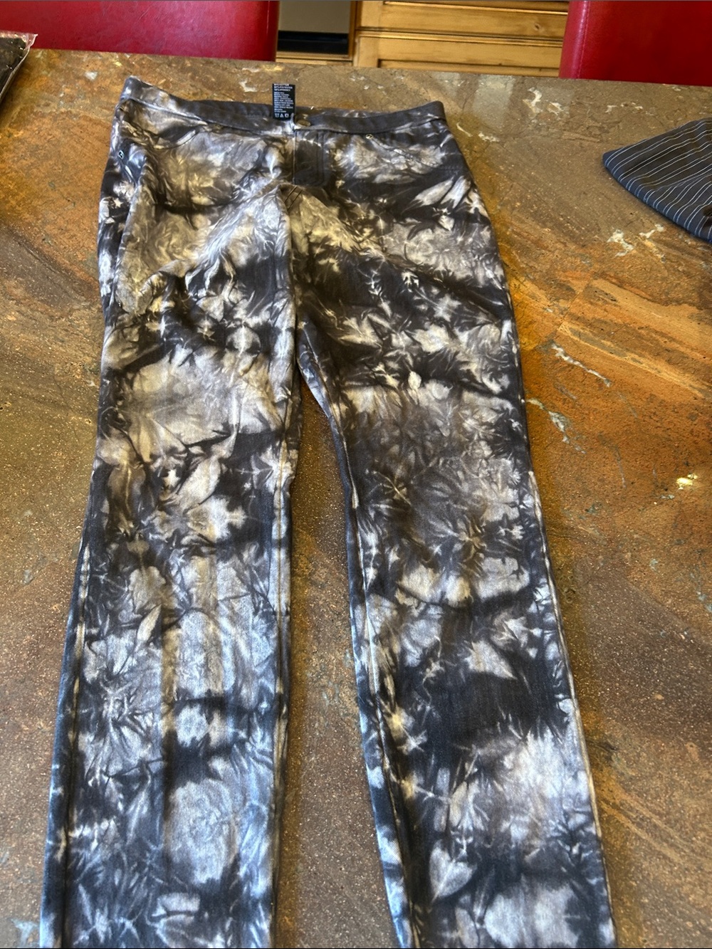 HUE Black & White Tie-Dye Skinny Jeggings
